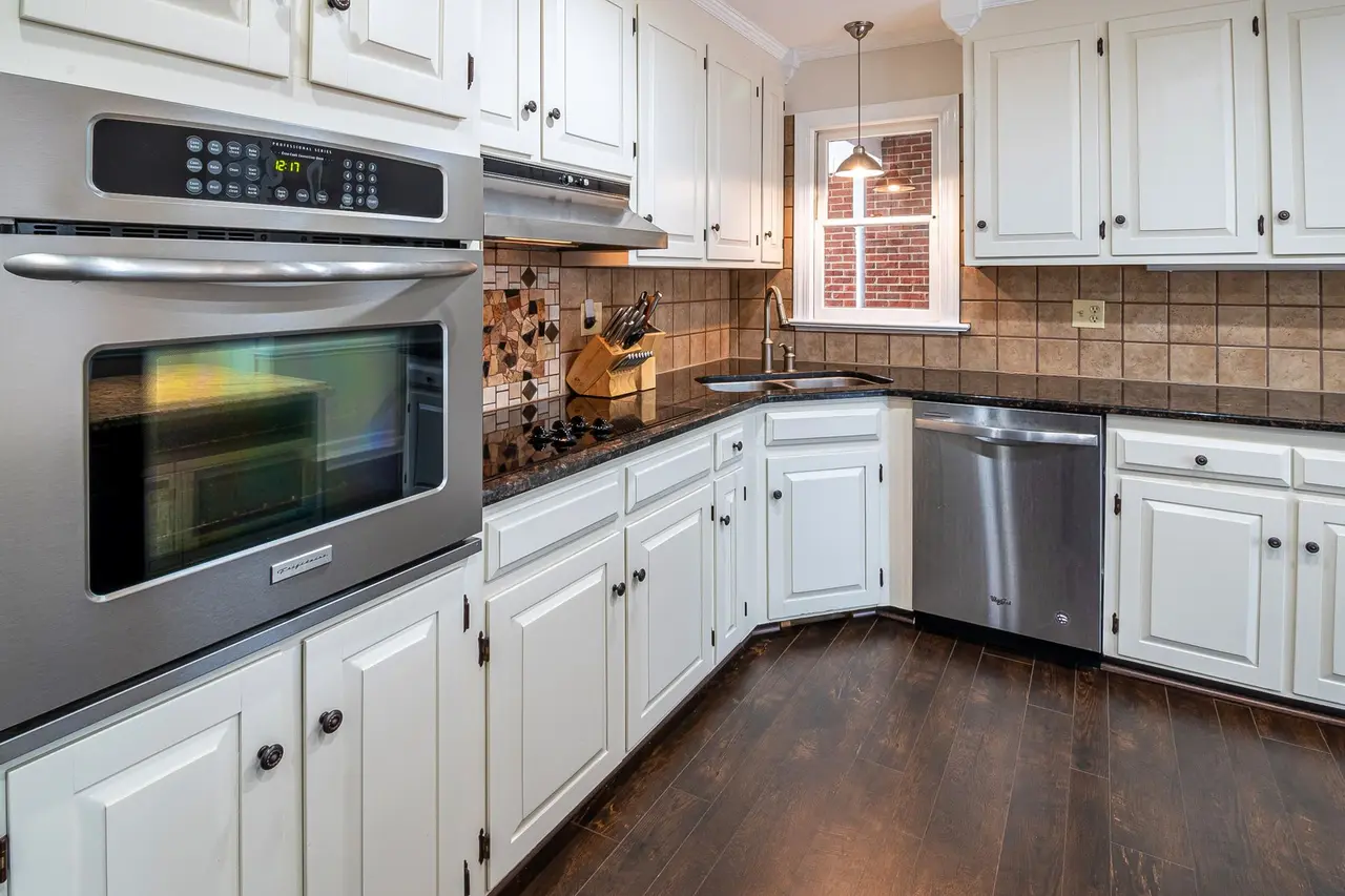 Cabinet Refinishing in Georgia
