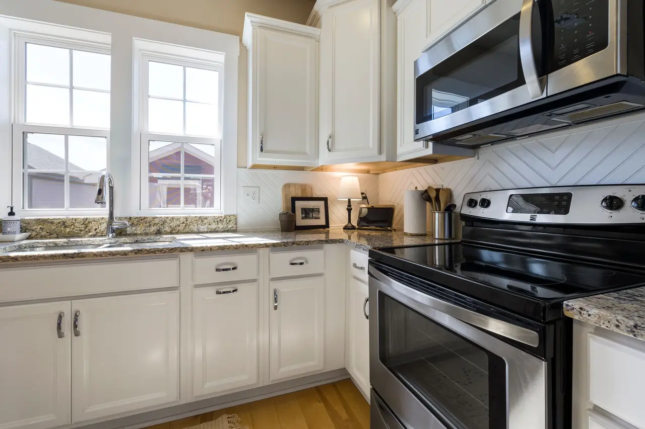 Cabinet Staining in Georgia